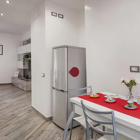La Casa Di Lorenzo By Wonderful Italy דירה
